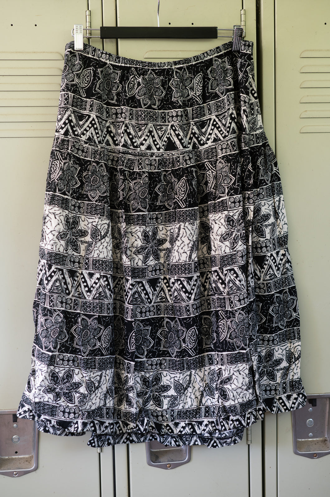 90s black and white sunflower skirt