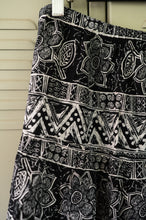 Load image into Gallery viewer, 90s black and white sunflower skirt
