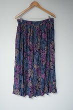 Load image into Gallery viewer, Vintage crinkle skirt
