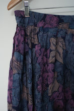 Load image into Gallery viewer, Vintage crinkle skirt
